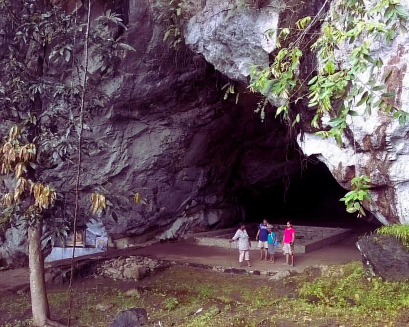 Caving sri lanka– Batatotalena Cave, Belilena Cave